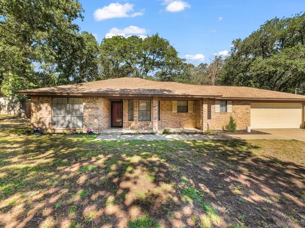 913 Rosebud Dr, Azle, TX 76020