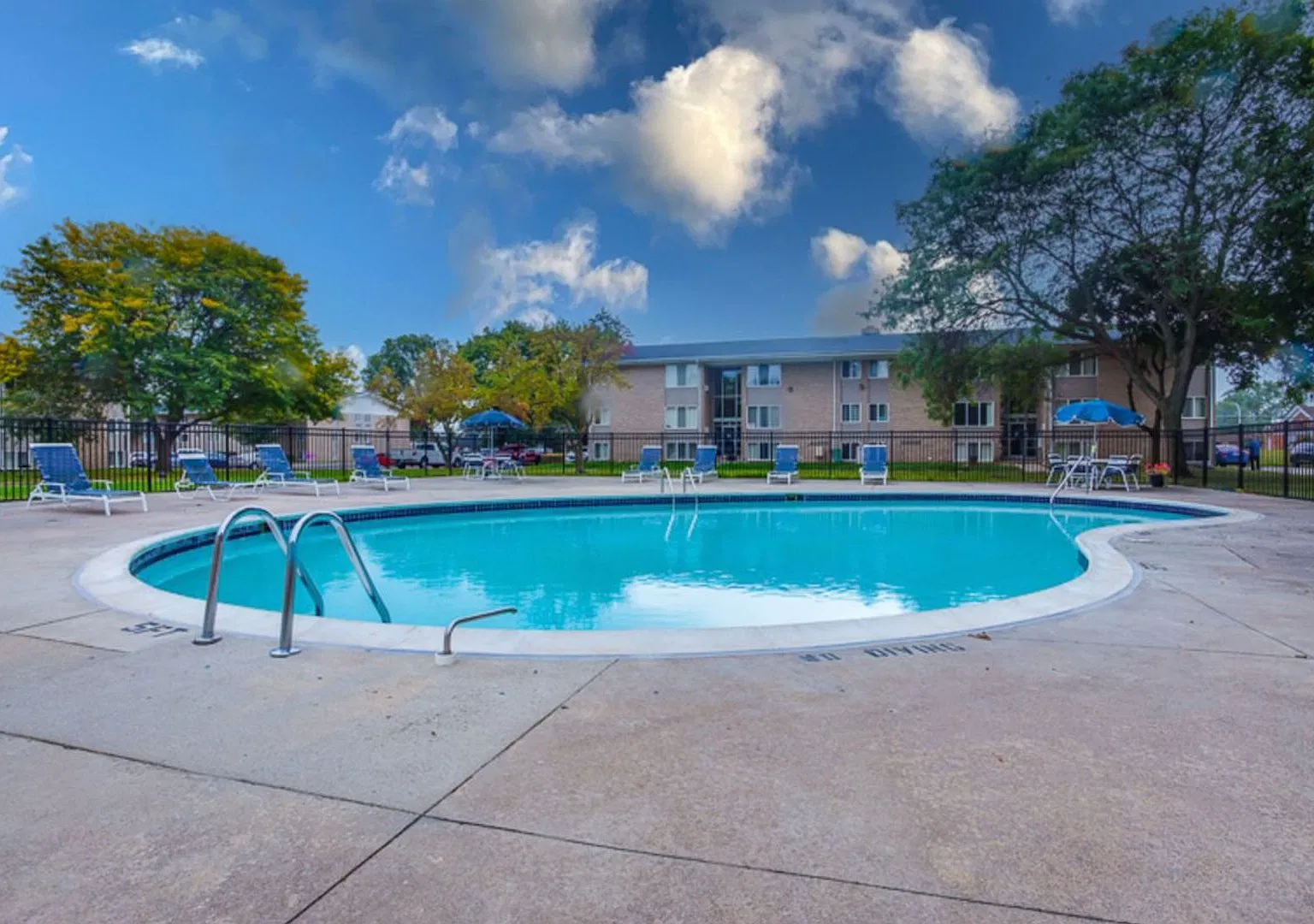 Hines Park Apartments — Photo 4
