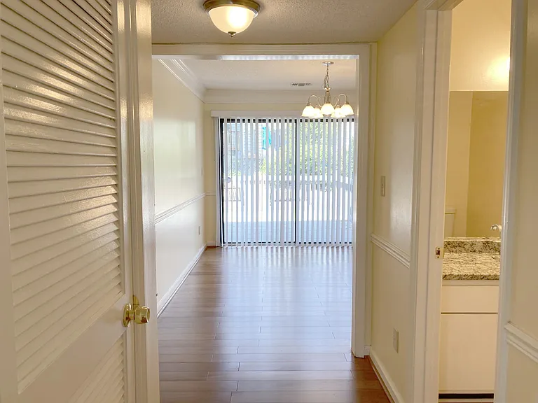 1034 Riverbend Club Dr SE — Photo 6