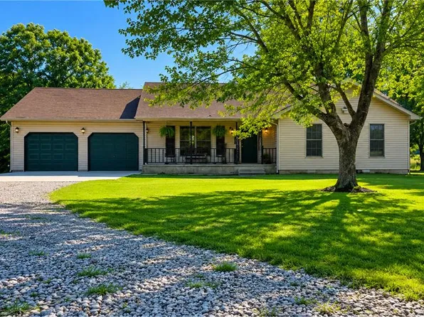 31050 Oak Ridge Dr, Lebanon, MO 65536
