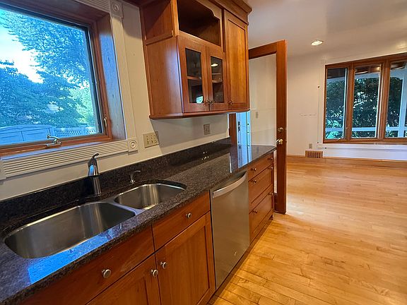 5th image of 3710 Forest Grove Dr