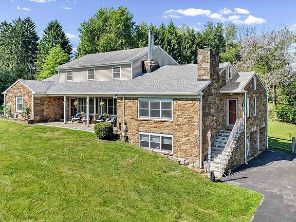 2nd image of 779 Concord Rd