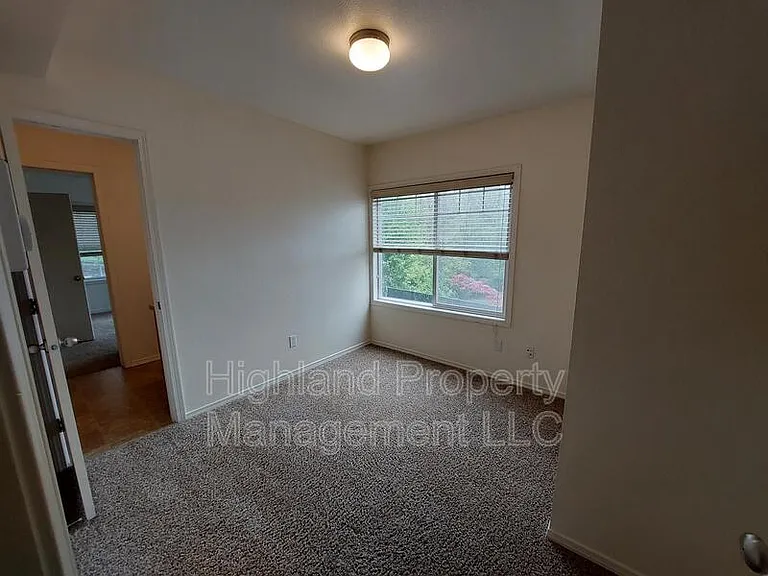 1020 NE B St #7 — Photo 7