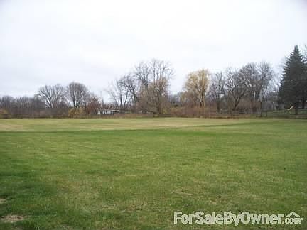 northerly neighbors also on large lots