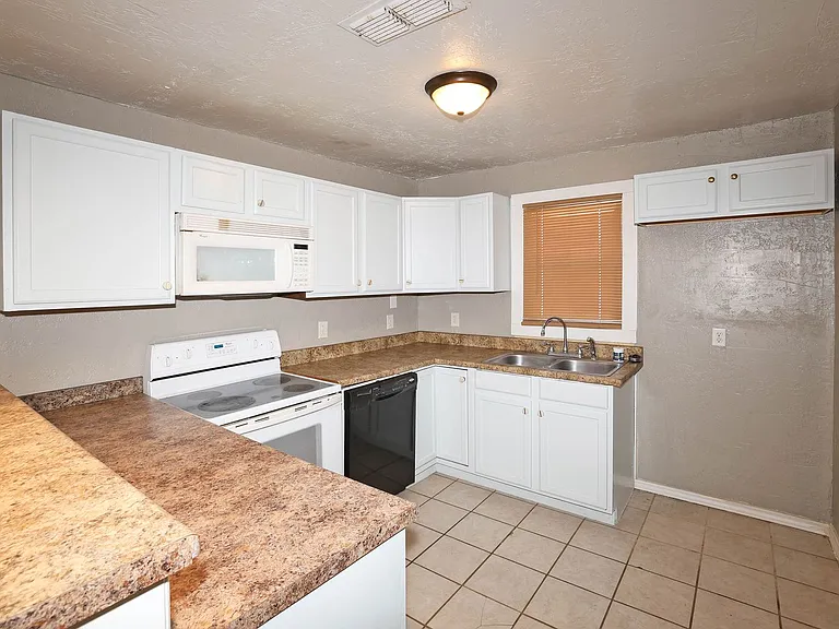 3905 S Tyler St — Photo 6