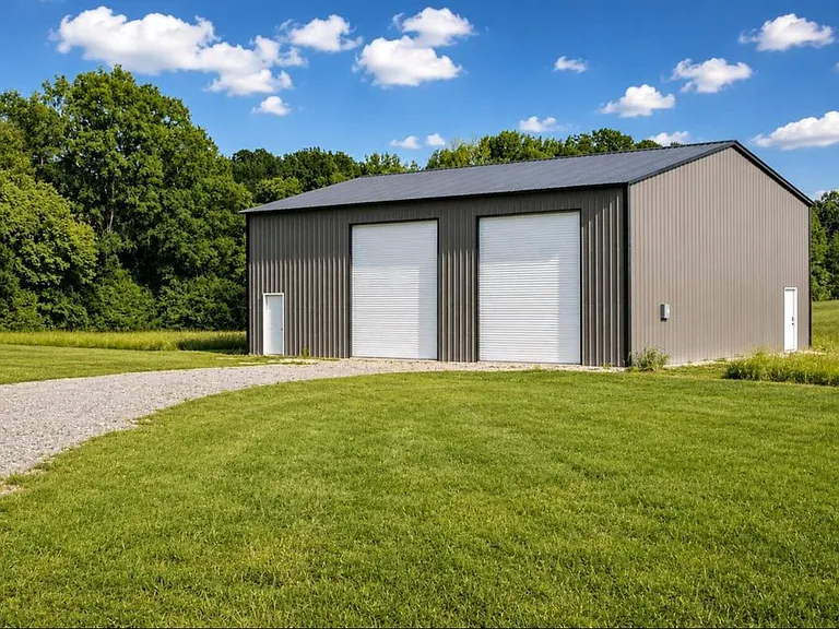 40 X 50 Work shop included in lease. Wired has nice warehouse style lighting and plenty of outlets.