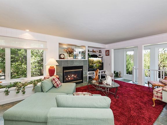 4th image of 795 Cove Dr