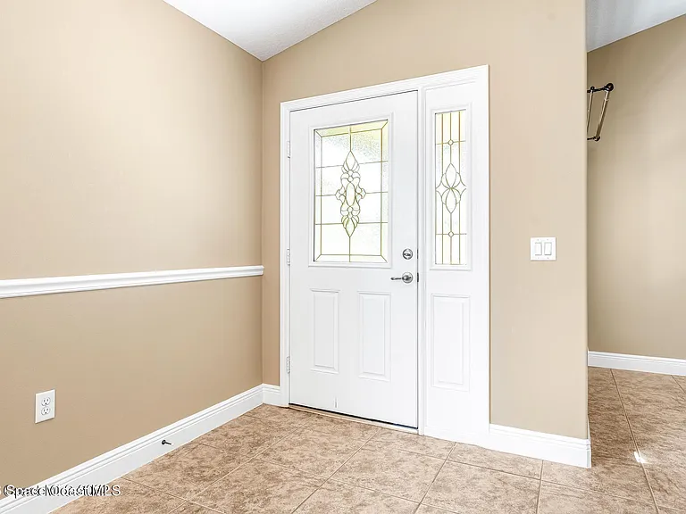 3084 Constellation Dr — Photo 2
