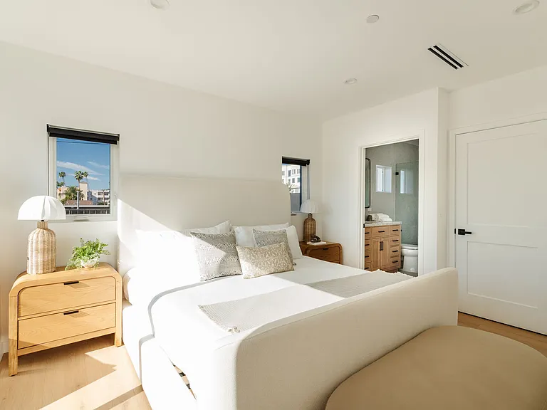 6765 Lexington Ave #B — Photo 16