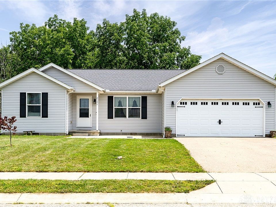 1st image of 214 Fence Row Ln