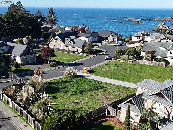 4th image of Edge Cliff Dr #11