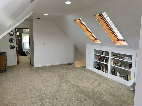 3rd image of 2526 N Rockwell St #2