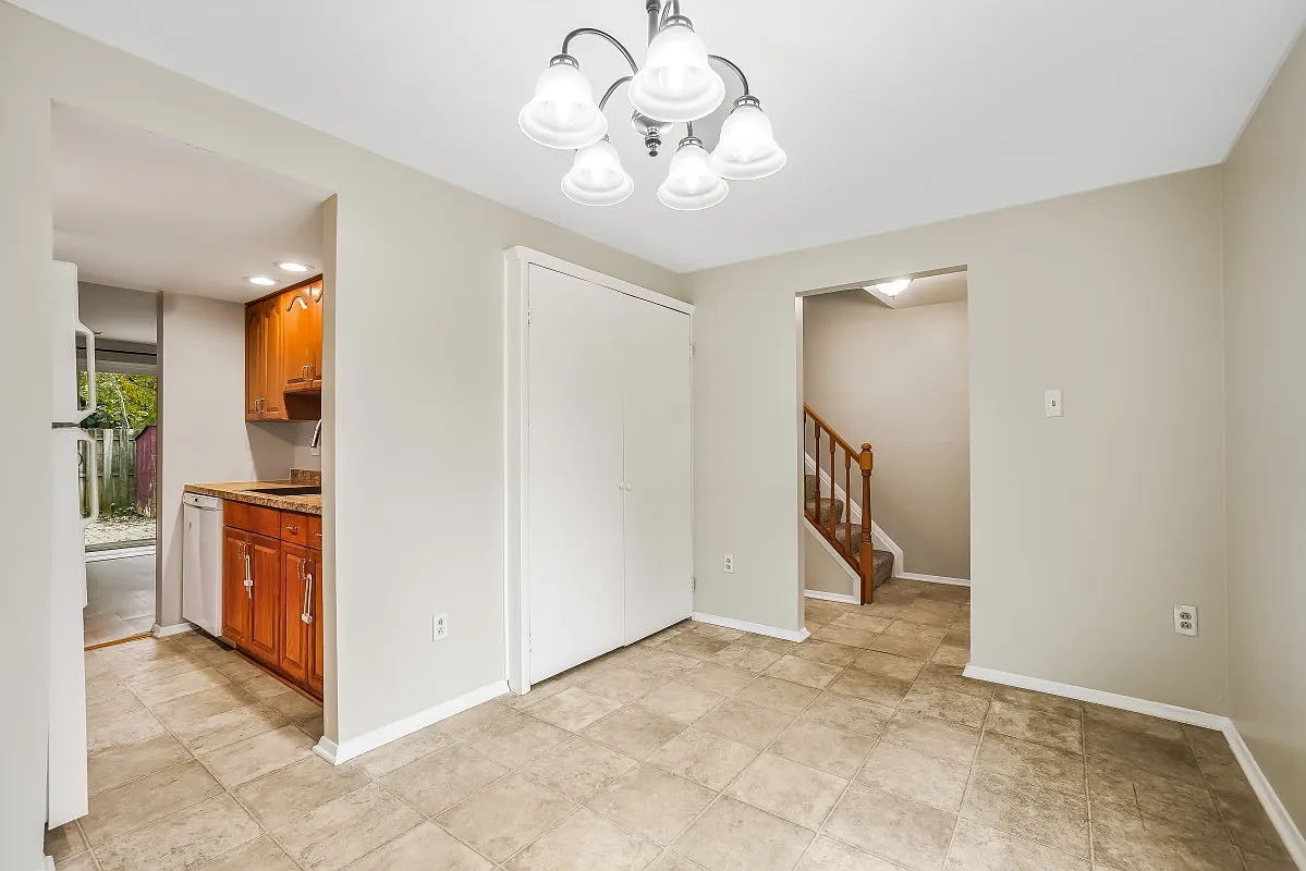 3 bed, 1216 sqft, $2,500 — Photo 4