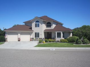 2307 S Dawes Ct, Kennewick, WA 99338