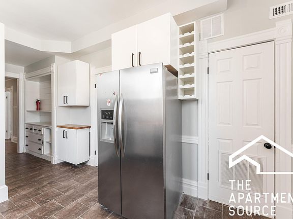 4th image of 843 N Francisco Ave #1