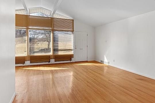 4th image of 4811 Lexington Ave