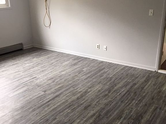 5th image of 2180 Meadowlawn Dr APT 7