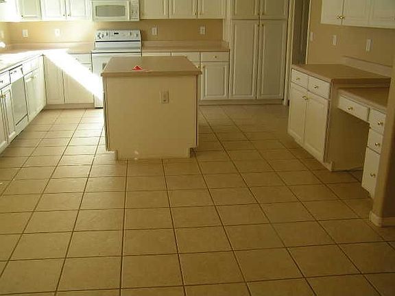 Spacious Eat In Kitchen