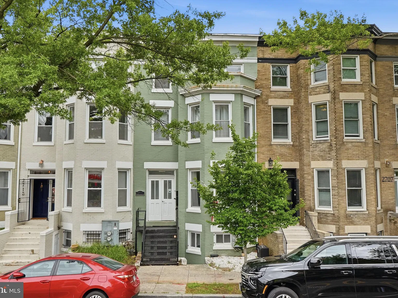 1 bed, 1.0 bath, 692 sqft, $2,100 — Photo 1