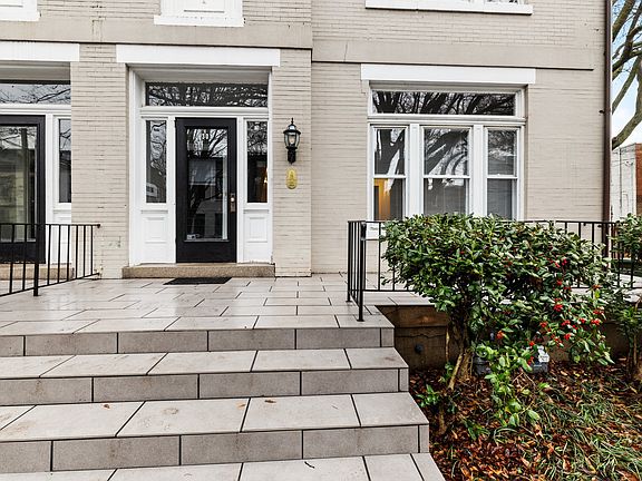 3rd image of 301 N Davis Ave