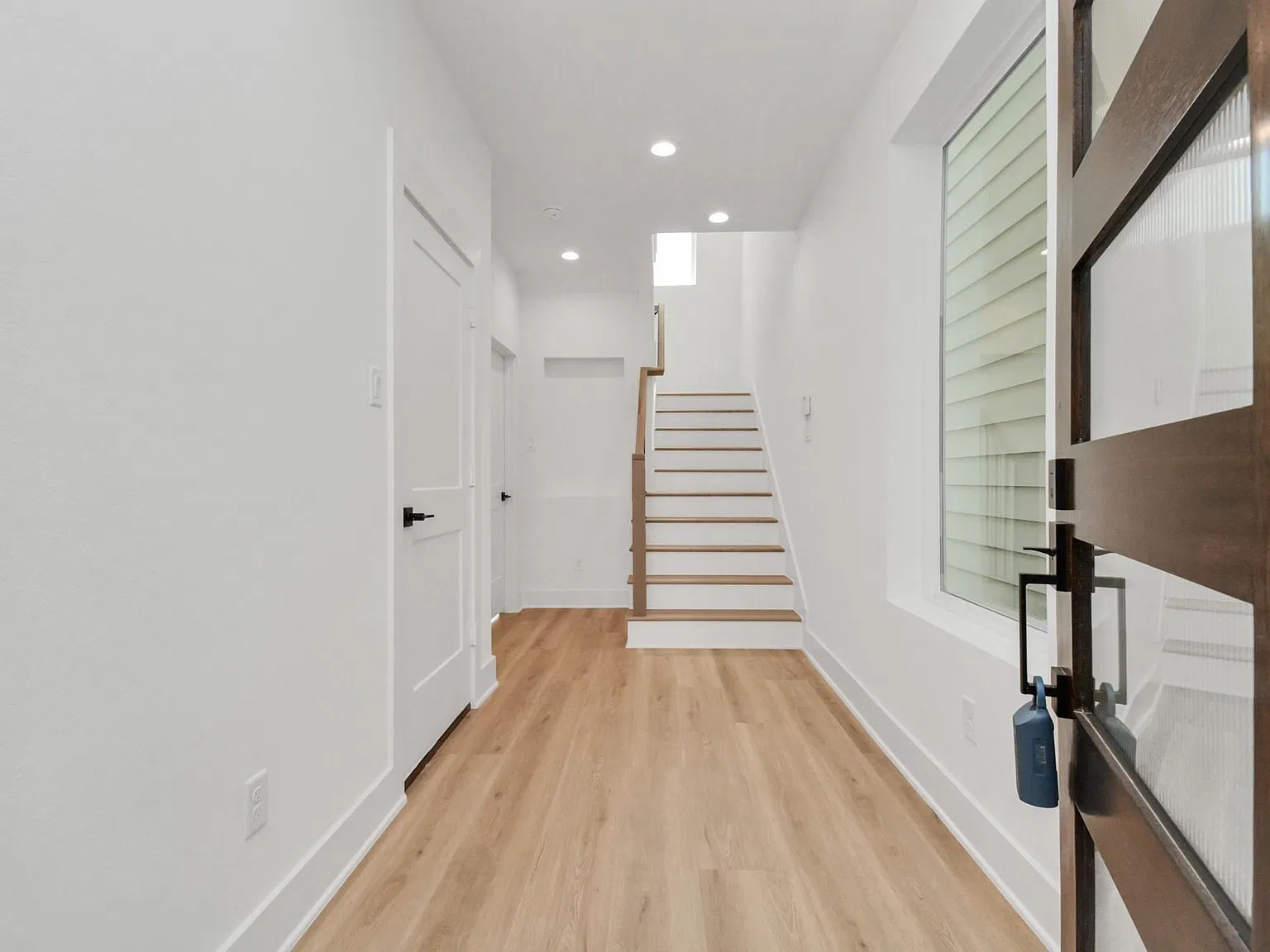 3 bed, 3.5 bath, 1920 sqft, $2,850 — Photo 4