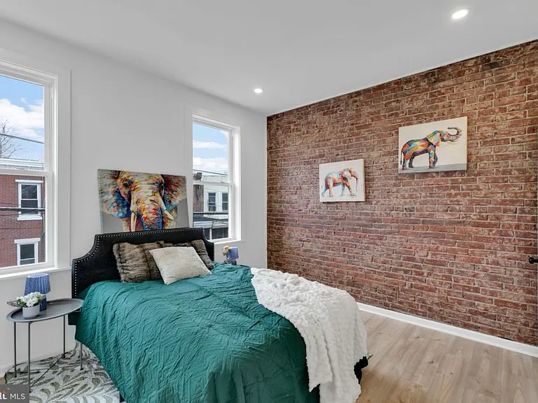 3352 Amber St — Photo 15