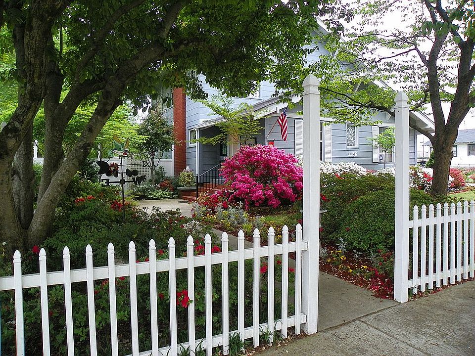 Entrance from street 