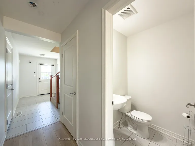 218 Heron St — Photo 5