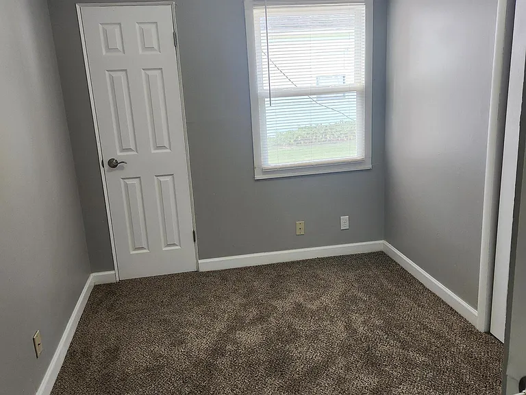 501 Grosvenor Ave NW — Photo 10