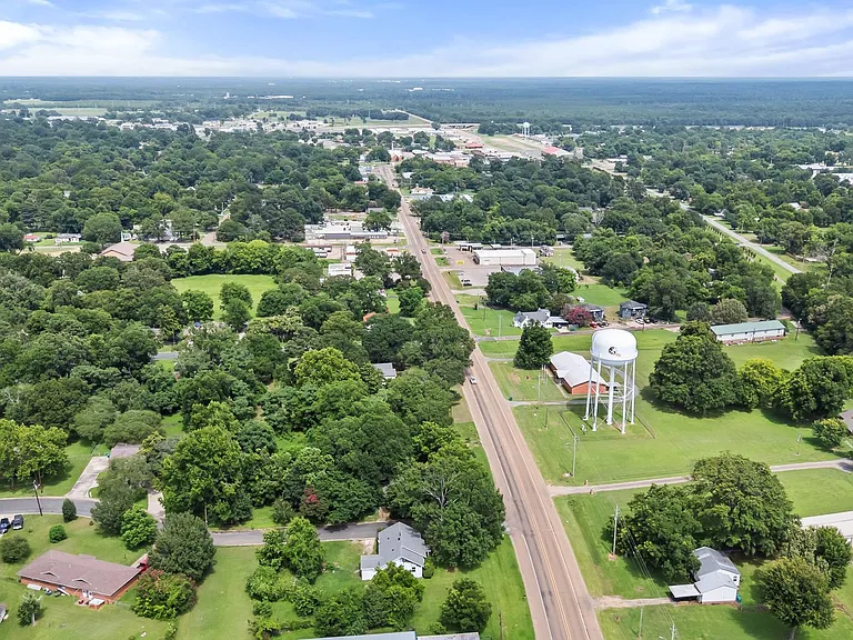 408 W US Highway 82 — Photo 18