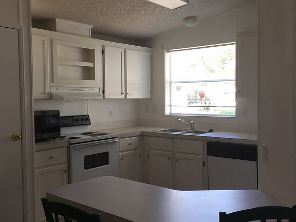 2nd image of 411 Silver Streak Ln