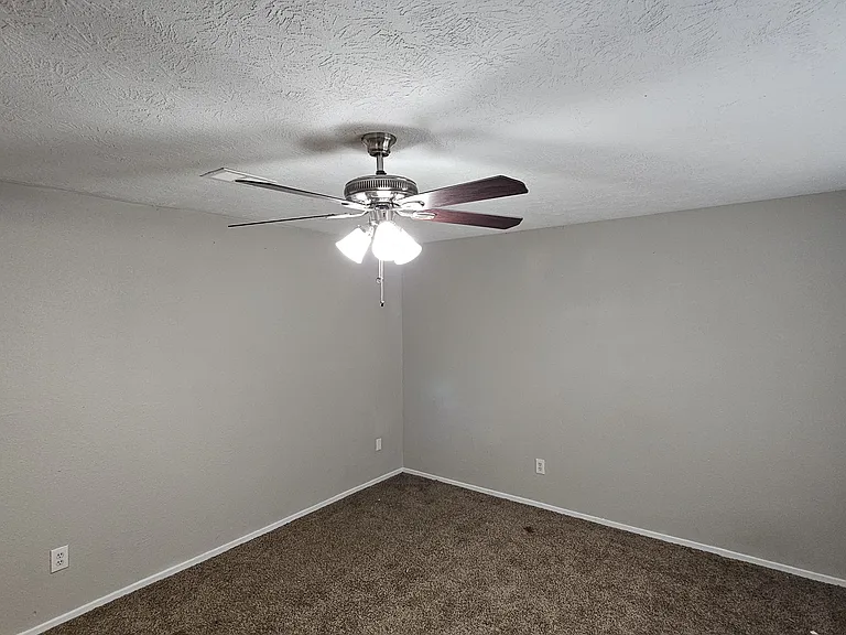 18015 Autumn Hills Dr — Photo 8