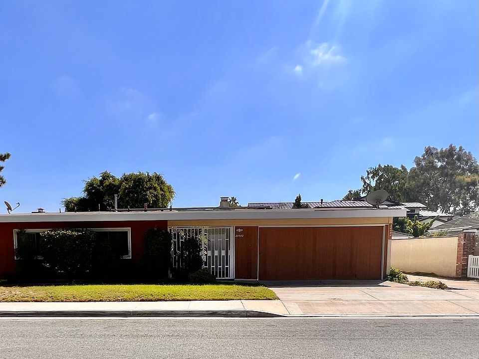 20452 Cypress - 2 bed, 2 bath with 2 car oversized garage