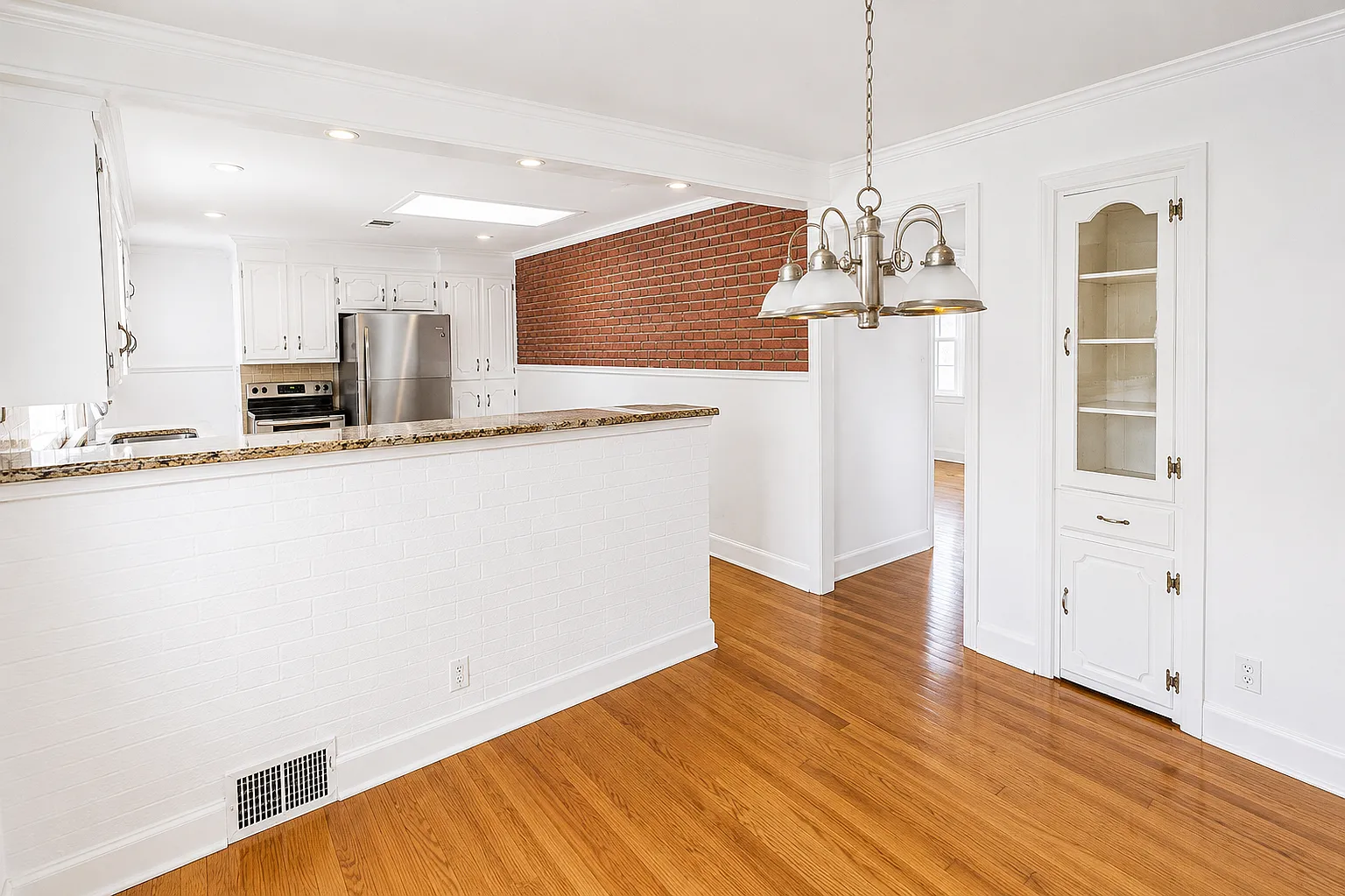3 bed, 1614 sqft, $3,800 — Photo 2
