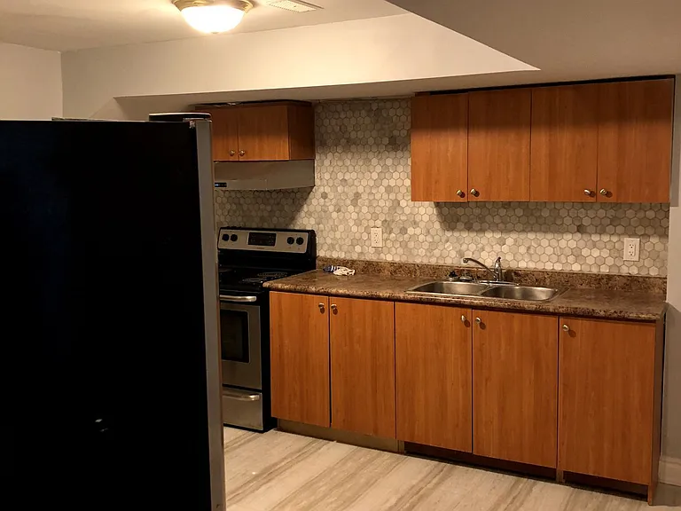 6 Eastway St #BASEMENT — Photo 8
