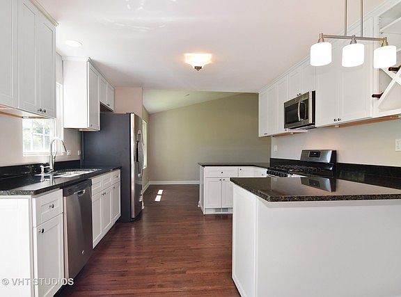 4th image of 4515 Shorewood Dr N