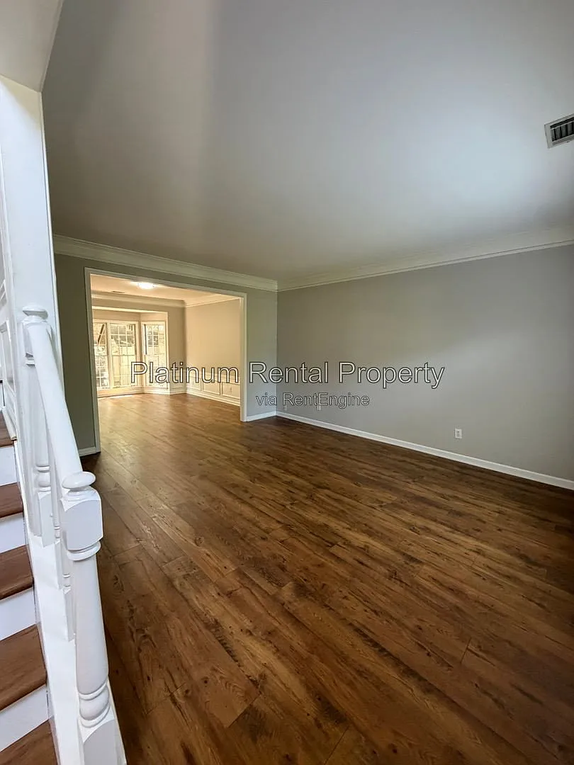 4 bed, 2.5 bath, 2234 sqft, $3,000 — Photo 4
