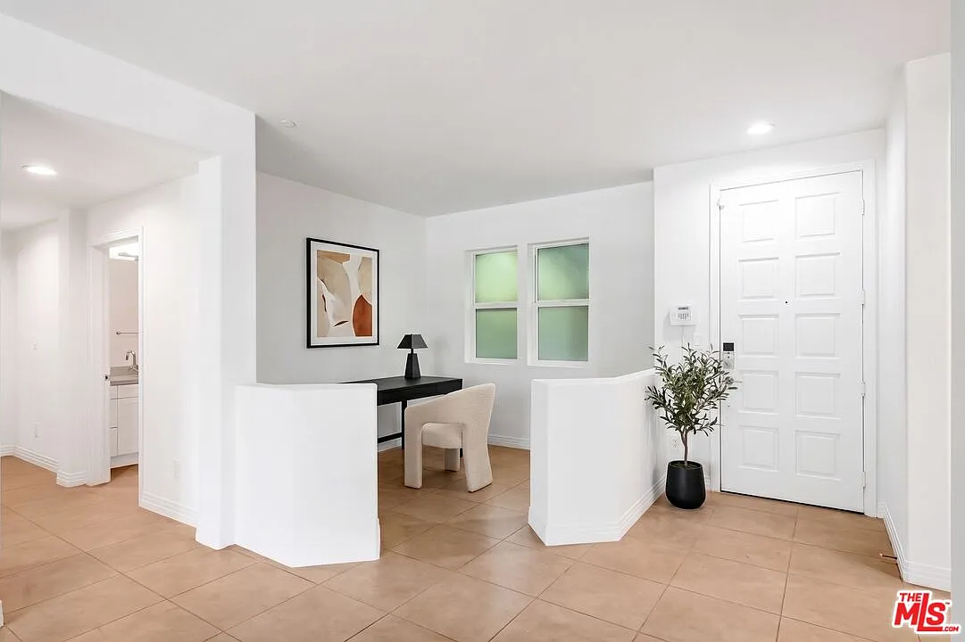 2 bed, 2.0 bath, 1510 sqft, $6,000 — Photo 2