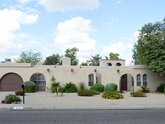 2nd image of 520 W Gleneagles Dr