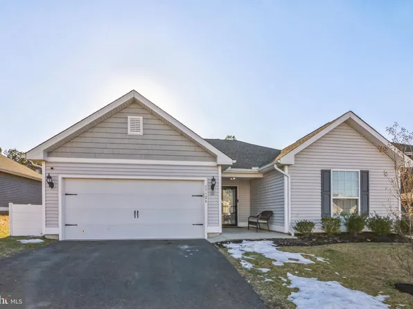 17126 Brookwood Dr, Bowling Green, VA 22427