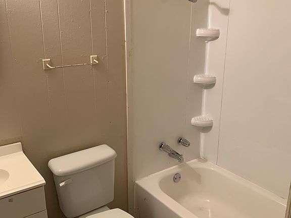 5th image of 20 Charmingdale Dr