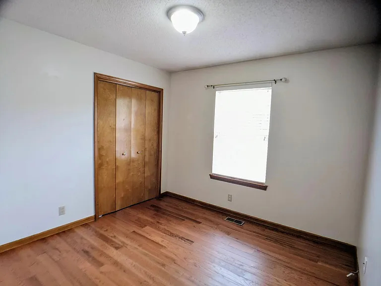 7602 W 154th Ter — Photo 30