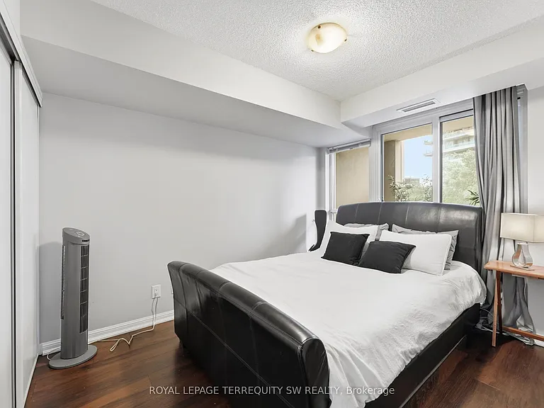 35 Bastion St #513 — Photo 10