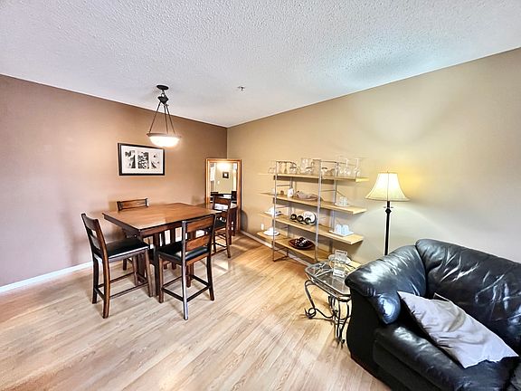 5th image of 200 Richard St #437