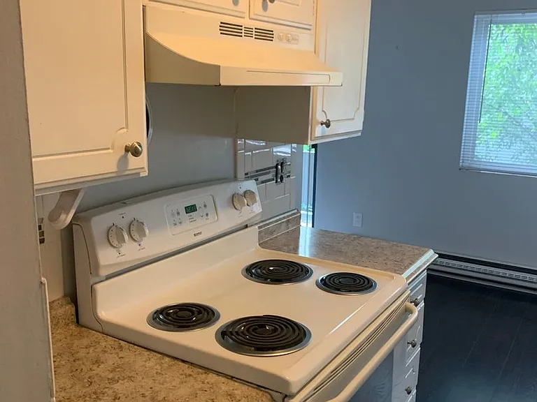 Hill Town Apartments — Photo 19