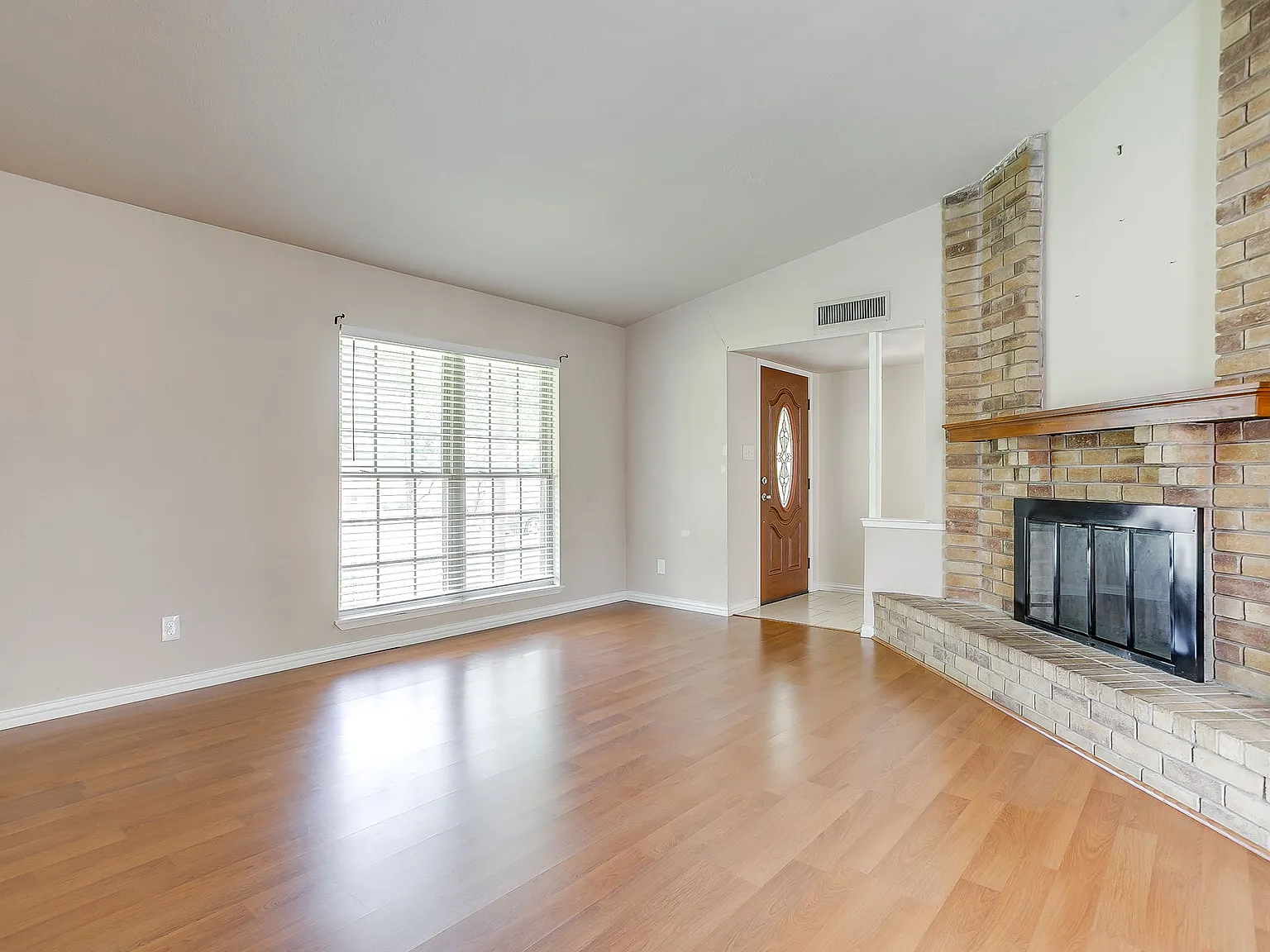 4 bed, 1711 sqft, $2,200 — Photo 3