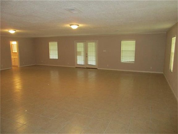 4th image of 303 Alta Vista Dr