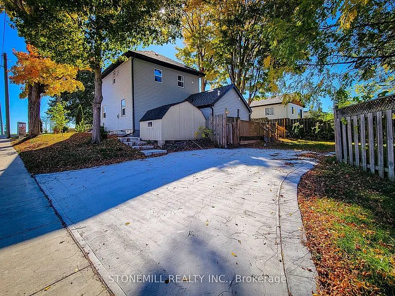 727 College Ave — Photo 16