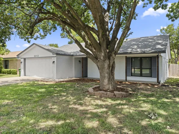 2212 Century Dr, Woodway, TX 76712