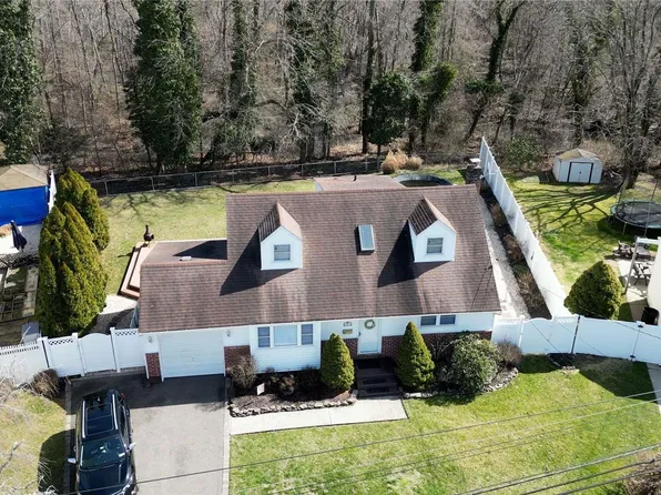 69 Birchbrook Drive, Smithtown, NY 11787